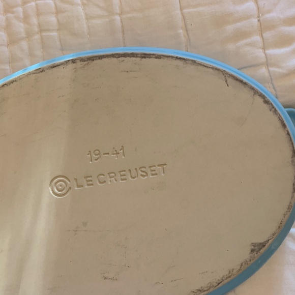 Le Creuset Heritage Stoneware Oval Casserole Dish in Light Blue - Picture 6 of 8